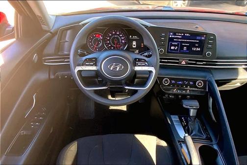 2022 Hyundai ELANTRA SEL
