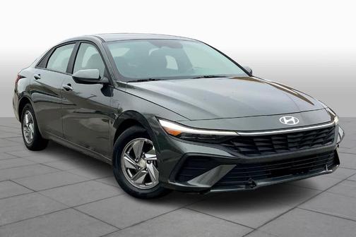 2024 Hyundai ELANTRA SE