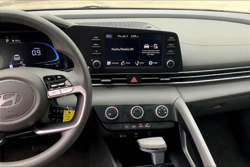 2024 Hyundai ELANTRA SE
