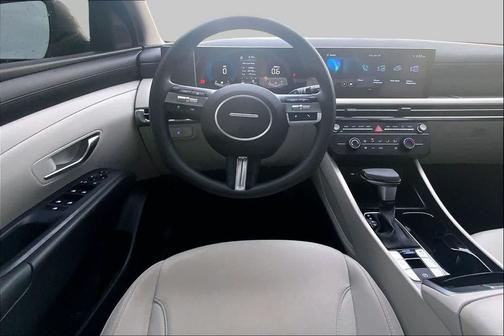 Shimmering Silver 2025 Hyundai TUCSON SE