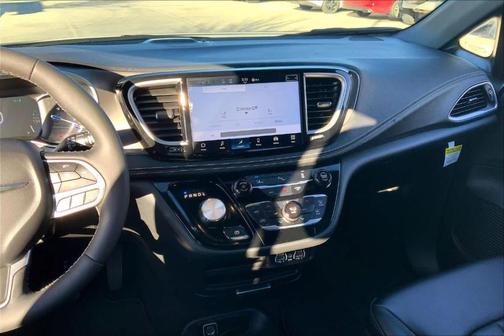 2025 Chrysler Pacifica Hybrid Select