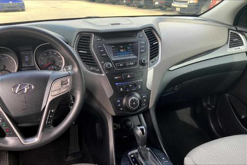 2016 Hyundai SANTA FE SE
