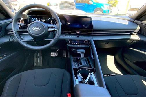 2025 Hyundai ELANTRA HEV SEL