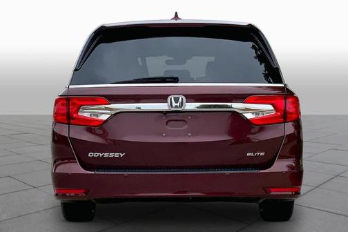 Deep Scarlet Pearl 2019 Honda Odyssey Elite