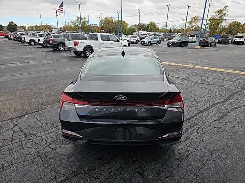 2021 Hyundai ELANTRA SE