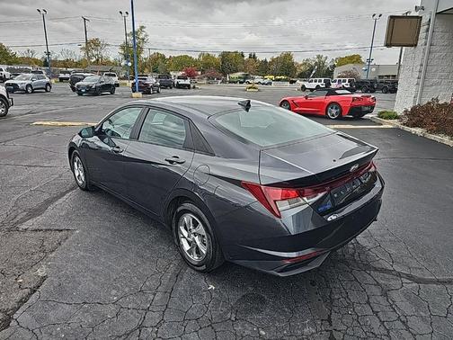 2021 Hyundai ELANTRA SE