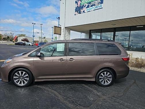 2020 Toyota Sienna XLE