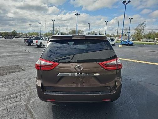 2020 Toyota Sienna XLE