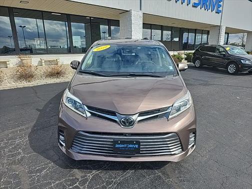 2020 Toyota Sienna XLE