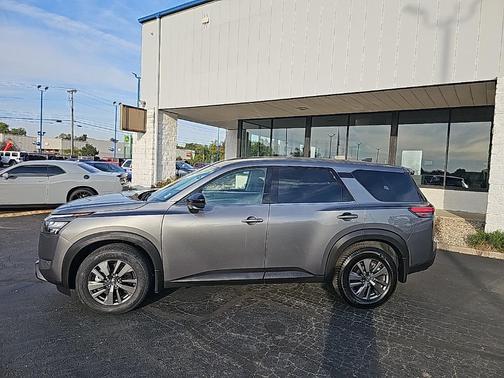 2023 Nissan Pathfinder S 4WD