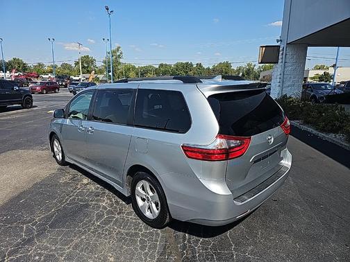 2020 Toyota Sienna LE