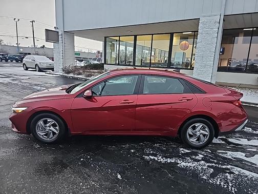 2025 Hyundai ELANTRA SE