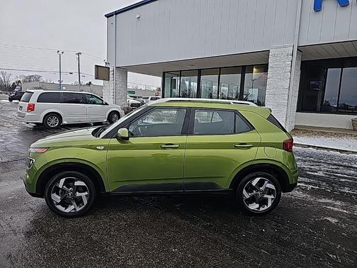 2023 Hyundai VENUE SEL