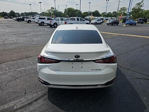 2019 Lexus ES 300h Base