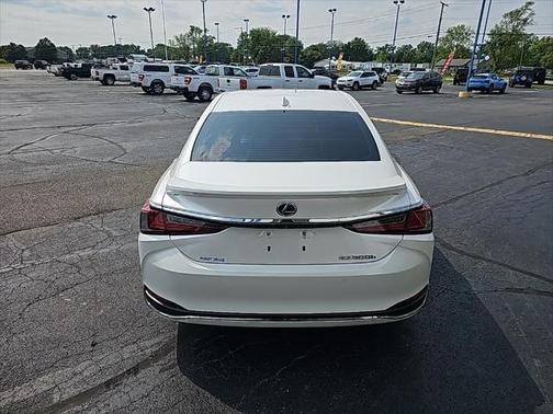 2019 Lexus ES 300h Base