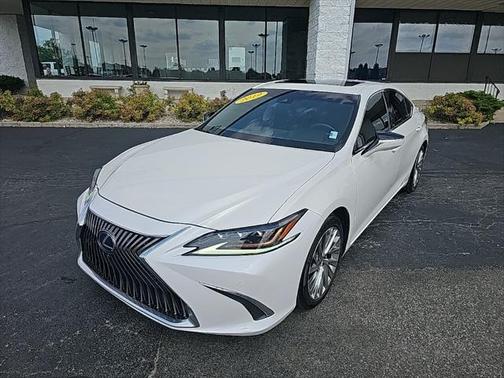 2019 Lexus ES 300h Base