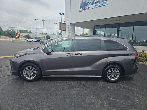 2021 Toyota Sienna LE