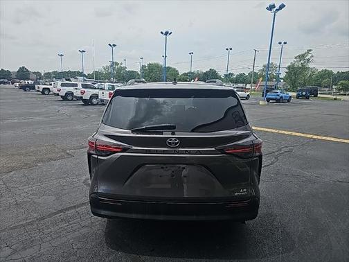 2021 Toyota Sienna LE
