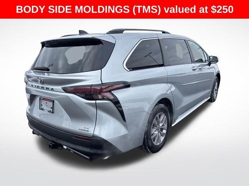 2023 Toyota Sienna LE