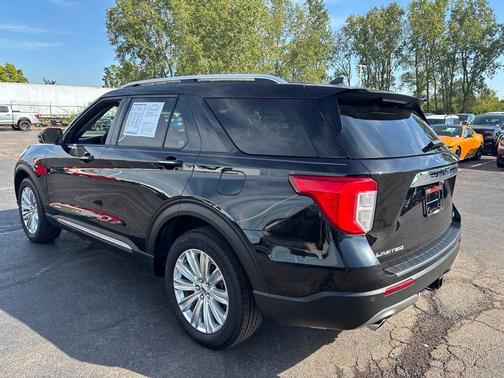 Black Metallic 2024 Ford Explorer Limited