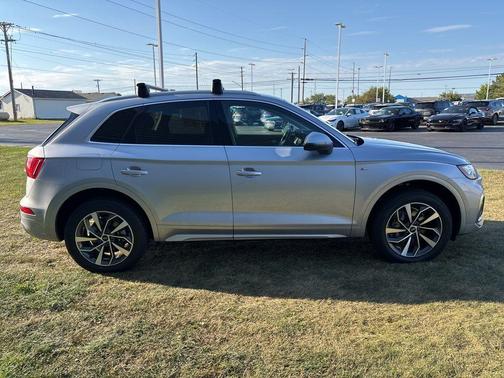 2023 Audi Q5 45 S line quattro Premium