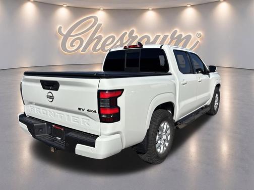 Glacier White 2022 Nissan Frontier SV