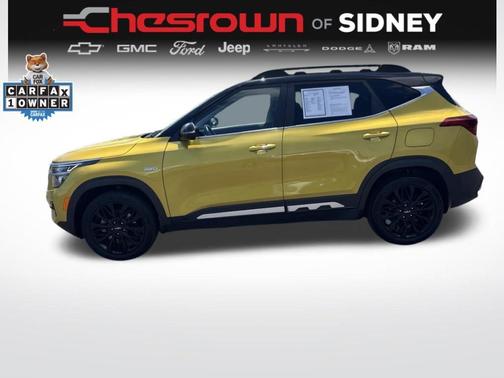 Starbright Yellow / Black Roof 2022 Kia Seltos Nightfall