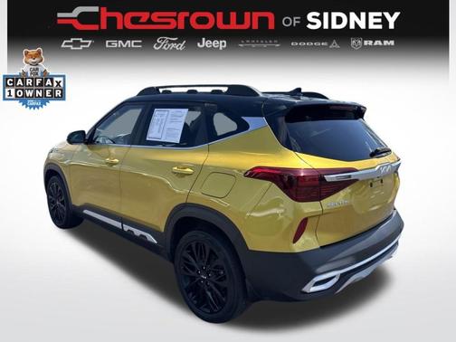 Starbright Yellow / Black Roof 2022 Kia Seltos Nightfall