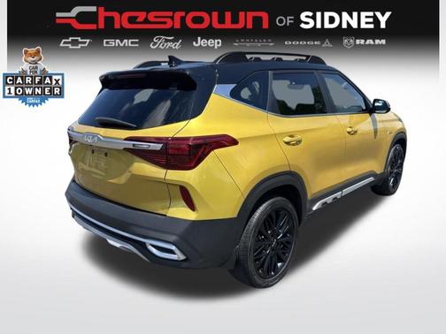 Starbright Yellow / Black Roof 2022 Kia Seltos Nightfall