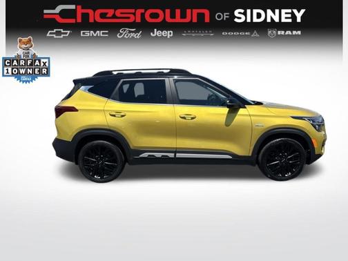 Starbright Yellow / Black Roof 2022 Kia Seltos Nightfall