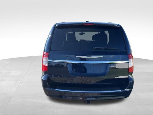 2015 Chrysler Town & Country Touring-L
