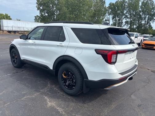 White Metallic 2027 Ford Explorer