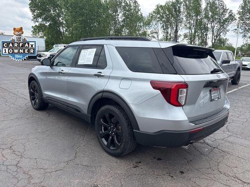 Silver Metallic 2023 Ford Explorer ST-Line