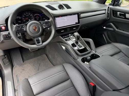 Moonlight Blue Metallic 2020 Porsche Cayenne Turbo