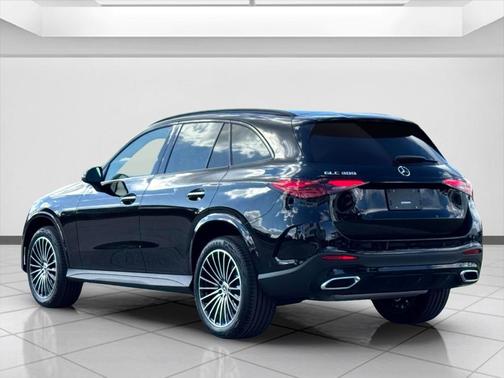 2026 Mercedes-Benz GLC 300 Base