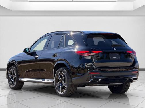 2026 Mercedes-Benz GLC 300 Base