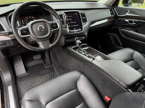 2019 Volvo XC90 T5 Momentum