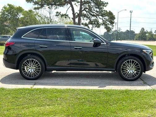 2025 Mercedes-Benz GLC 300 Base