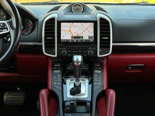 2017 Porsche Cayenne Platinum Edition