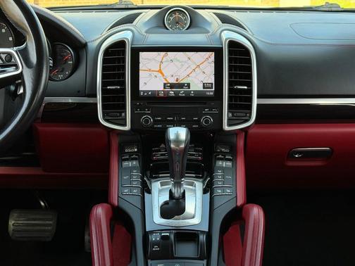 2017 Porsche Cayenne Platinum Edition