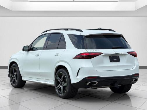 MANUFAKTUR Moonlight White Metallic 2026 Mercedes-Benz GLE 450 4MATIC