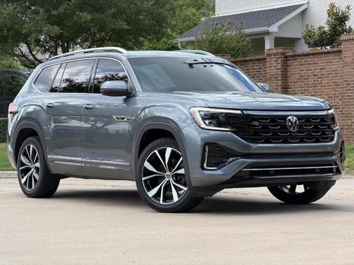 Platinum Gray Metallic 2024 Volkswagen Atlas 2.0T SEL Premium R-Line