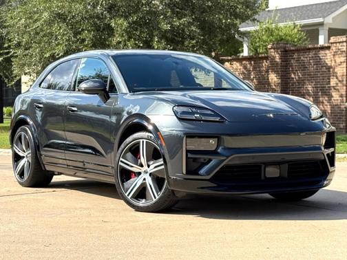 2024 Porsche Macan Turbo