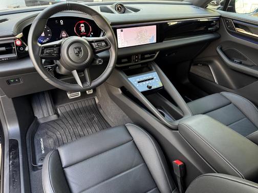 2024 Porsche Macan Turbo