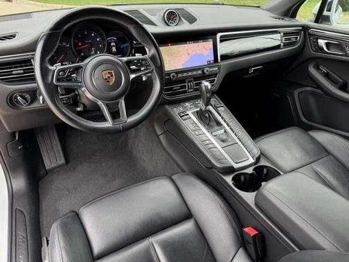 2021 Porsche Macan Base