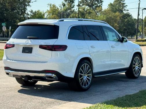 2026 Mercedes-Benz GLS 580 
