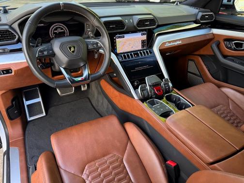 2021 Lamborghini Urus 