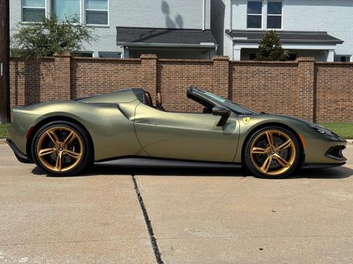 2024 Ferrari 296 GTS Base