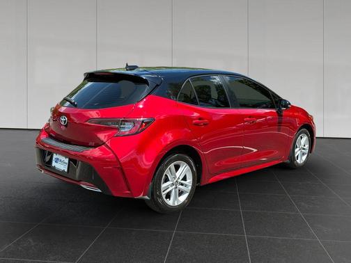 Finish Line Red/Midnight Black Metallic 2022 Toyota Corolla SE
