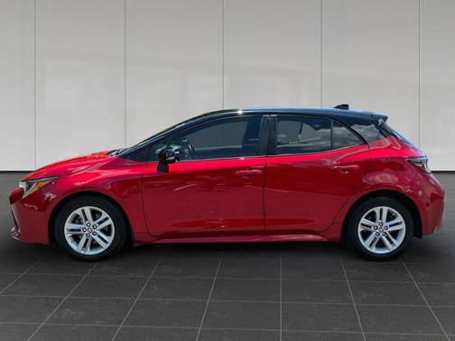 Finish Line Red/Midnight Black Metallic 2022 Toyota Corolla SE